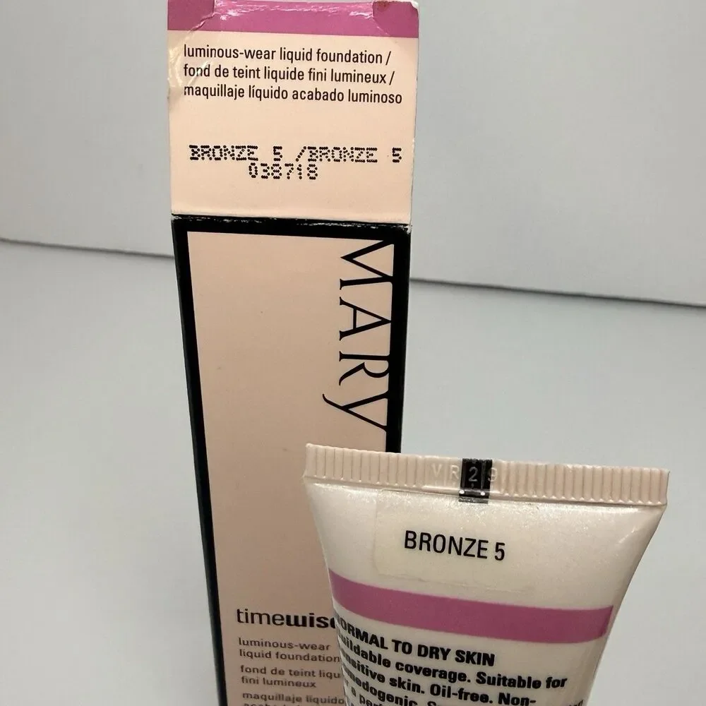 Mary Kay Bronze 5 Luminous 038718 & Matte Foundation 038769 Lot + 3 MK Brushes